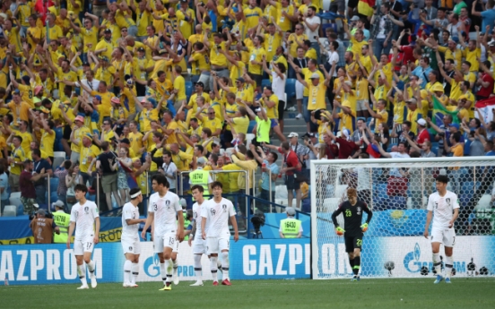 [World Cup] With stadium dominantly yellow, S. Korean supporters show their energy