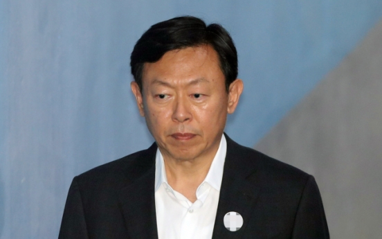 Lotte’s top executives head to Japan on motion to dismiss group chairman from board