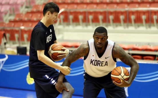 Two Koreas square off in friendly basketball matches in Pyongyang