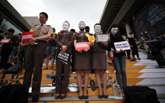 Asiana, Korean Air employees hold joint rally against their bosses