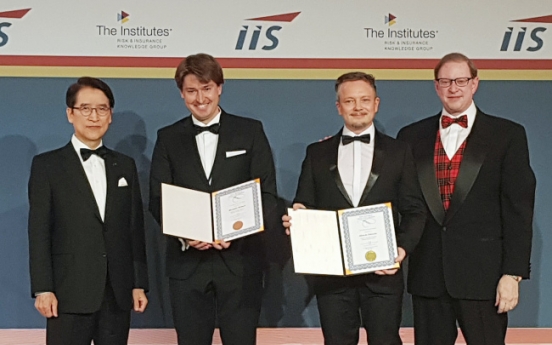 IIS honors co-authors of paper on digital insurance with Shin Award