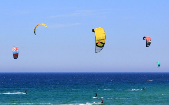 [Photo News] Beat the summer heat at the beach