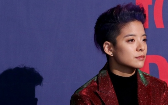 f(x)’s Amber ‘keeps in touch with’ Krystal