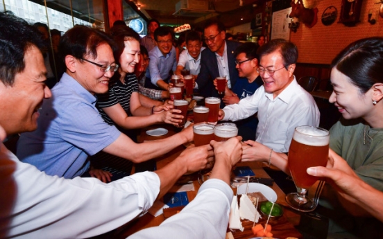 President Moon holds meeting with citizens over minimum wage