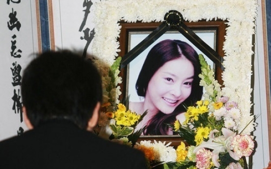 Former police chief says he felt pressure in actress Jang Ja-yeon death probe