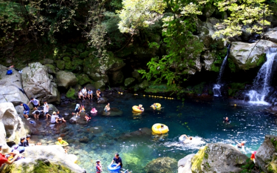 Escape sweltering heat in valleys near Seoul