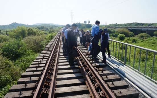 Two Koreas continue railway cooperation meeting despite bleak outlook