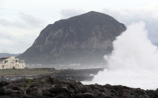 Typhoon Soulik nears Korea, to pass through Seoul Friday