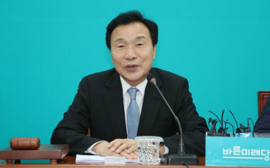 New minor party head calls on Moon to revise income-driven growth policy