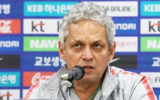 Chile football coach expects tight game vs. S. Korea