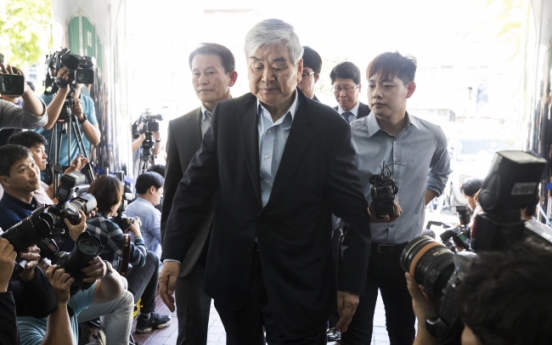 Police question Korean Air chairman for using company money for home security