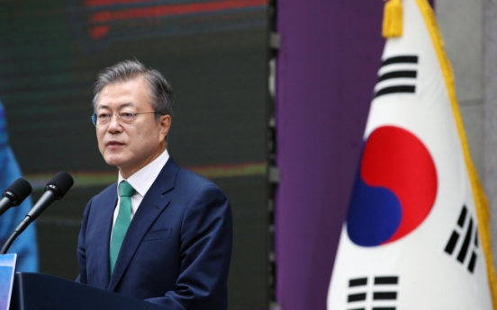 Moon urges judges to address past wrongdoings, push for self reform