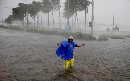 Typhoon lashes south China after killing 36 in Philippines