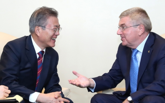 Korean president discusses peace, joint Olympics with IOC chief