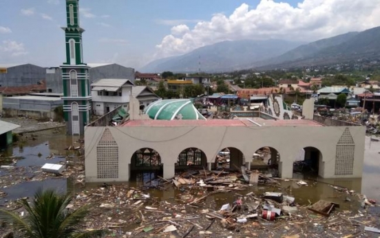 Indonesian quake and tsunami devastates coast, many victims