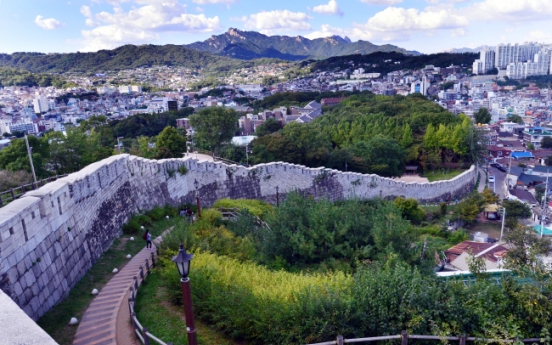 [Eye Plus] Walk along Seoul Fortress in autumn