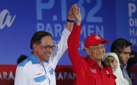 Malaysian PM rallies for successor and former foe Anwar