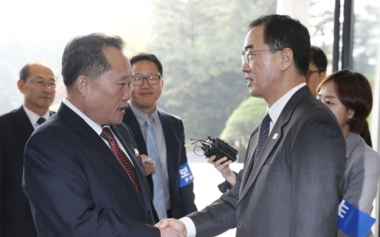 [Breaking] Koreas agree to start railway, road work by Dec.