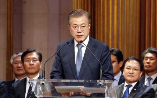 Moon attends ceremonial French reception at Hotel de Ville