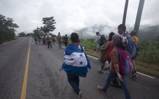 Migrants moving again in Guatemala, Trump targets Democrats