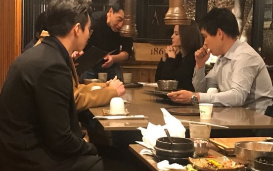 [Exclusive] Angelina Jolie spotted at Korean barbecue restaurant in Seoul