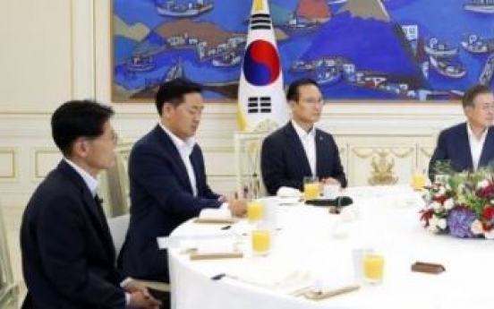 Moon, floor leaders to hold policy consultation meeting