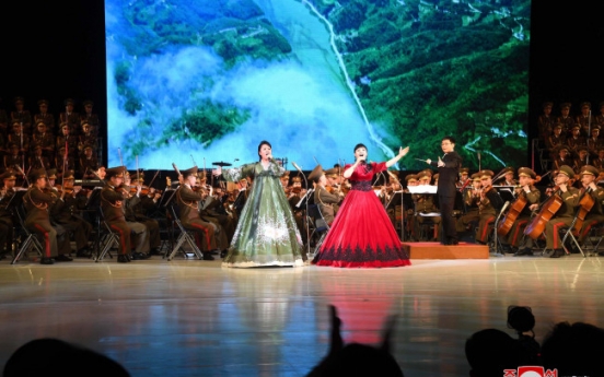 Artists of N. Korea, China hold joint performance in Pyongyang