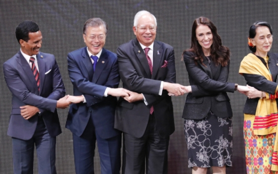 Peace, economic cooperation key goals of Moon's summit diplomacy with ASEAN, APEC