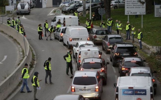 1 dead, scores injured in fuel tax protests around France