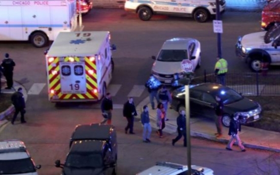 Gunman opens fire at Chicago hospital, wounds at least 4