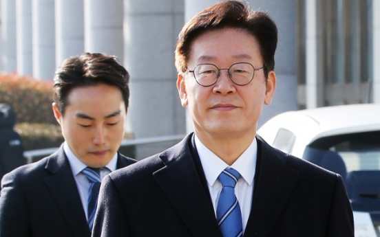 Prosecutors raid Gyeonggi governor's home, office to search for criminal evidence