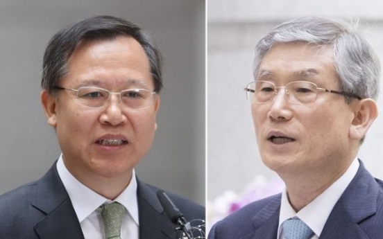 Prosecutors seek warrants for former top court justices, first in Korean history