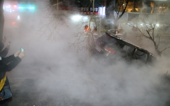 1 dead, 22 injured after hot water pipe bursts near Baekseok Station in Ilsan