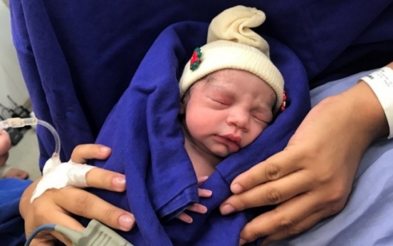 1st baby born using uterus transplanted from deceased donor