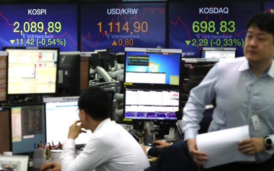 Seoul shares open lower on lingering trade worries