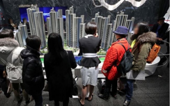 [News Focus] Seoul apartment prices face downhill after touching unprecedented ceiling