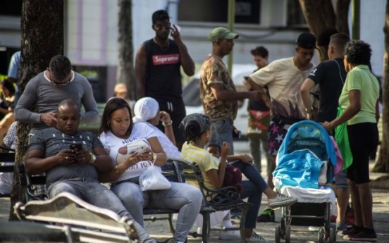 Internet access via mobile phones starts for all Cubans