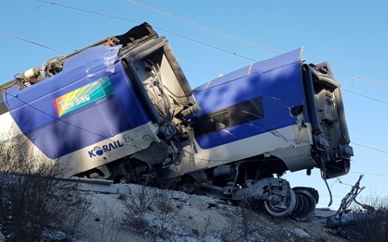 Seoul-bound KTX train derails, 15 injured