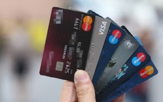 Fee cut to cost credit card firms about W700b per year in lost revenue