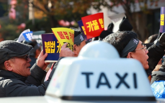 Govt., ruling party push for implementation of salary system for company taxi drivers