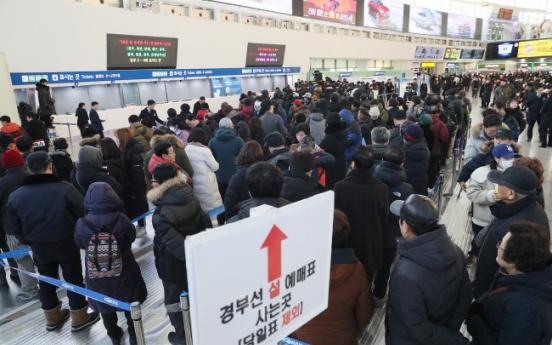 ‘Reservation war’ starts for train tickets home for Lunar New Year