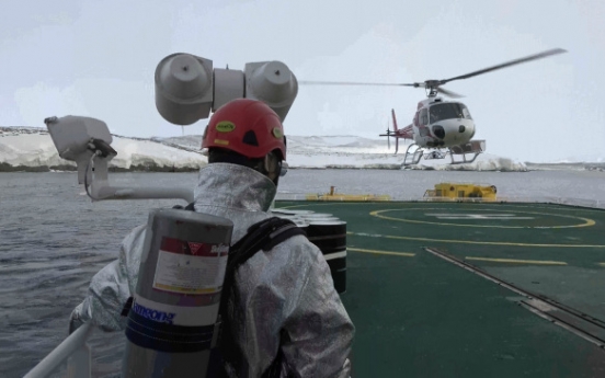 Crew of Korean icebreaker help isolated Chinese researchers