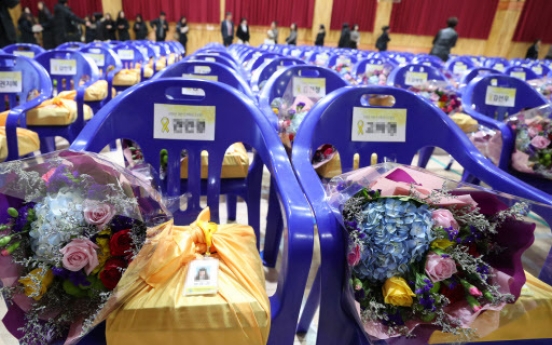 [Newsmaker] Grief-filled graduation ceremony held for Sewol victims