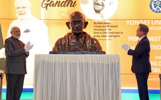 Leaders of S. Korea, India celebrate 150th anniversary of birth of Gandhi