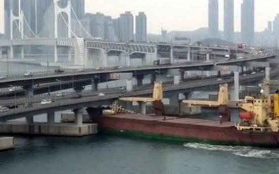 Captain's drinking causes ship to run into bridge