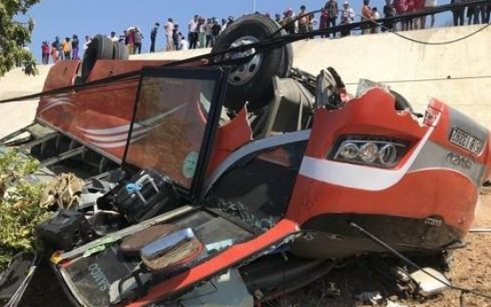 Vietnamese driver killed, 7 S. Korean tourists injured in bus accident