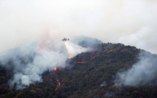 Firefighters struggle to contain mountain fire in Busan