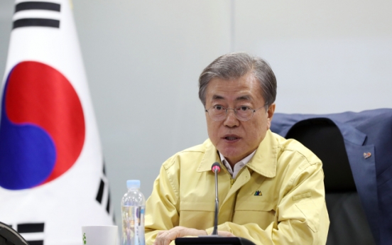 Moon urges all-out efforts to contain damage from Goseong wildfire, ensure public safety