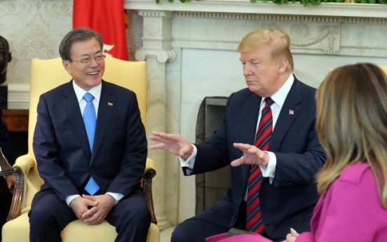 Moon, Trump reaffirm commitment to dialogue with N. Korean leader