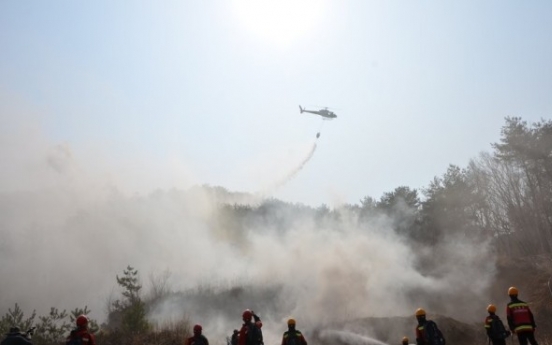 Firefighting helicopter accidentally crosses border into North